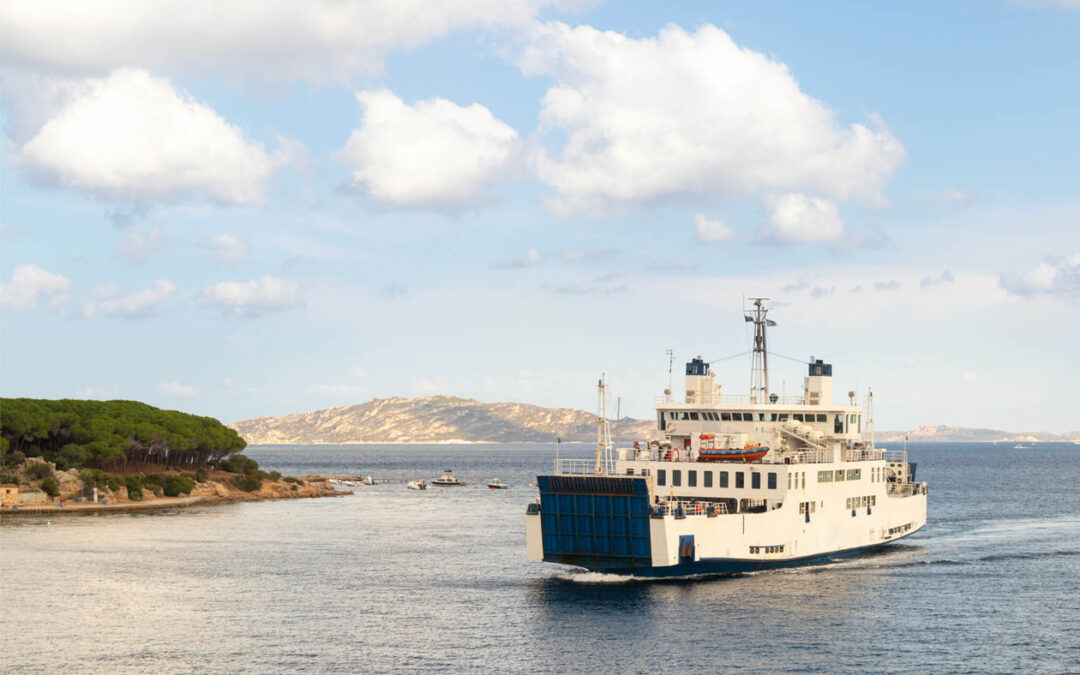 Ferry + camping au meilleur prix : comparatif des packs 2025