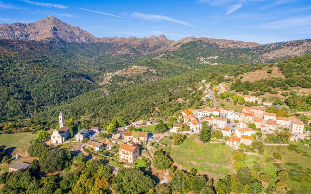 Quel est le meilleur site pour trouver un camping en Corse ?