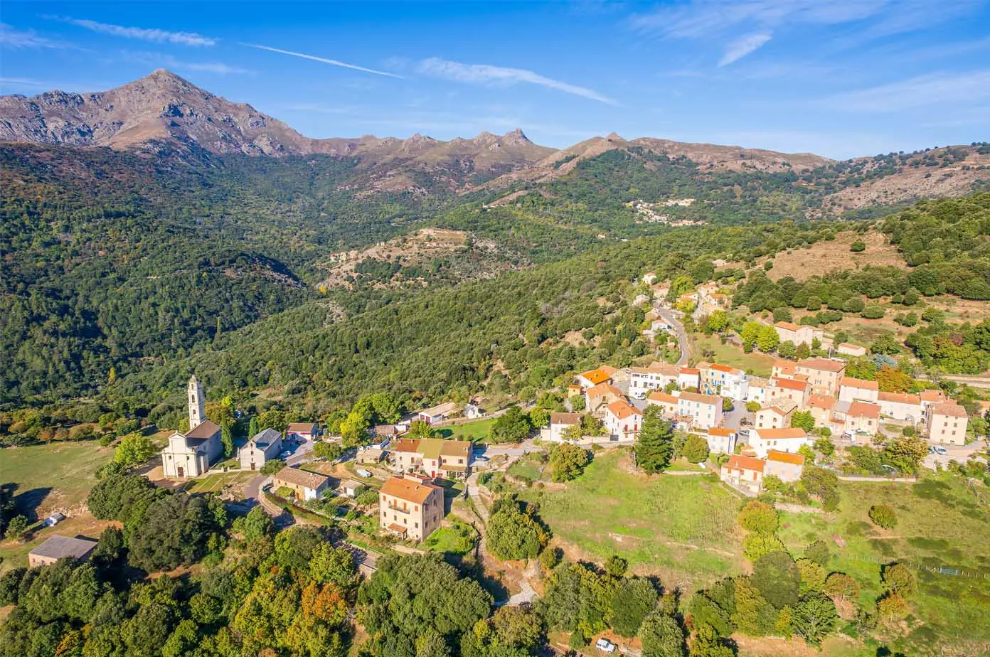 Quel est le meilleur site pour trouver un camping en Corse