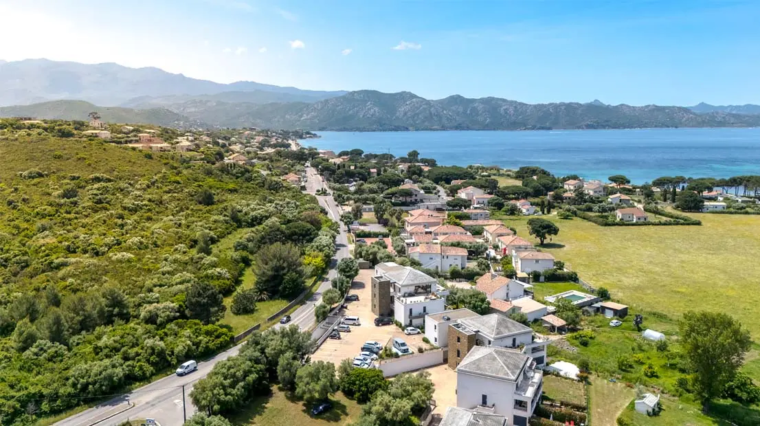 Quand réserver un camping en Corse pour payer moins cher ?