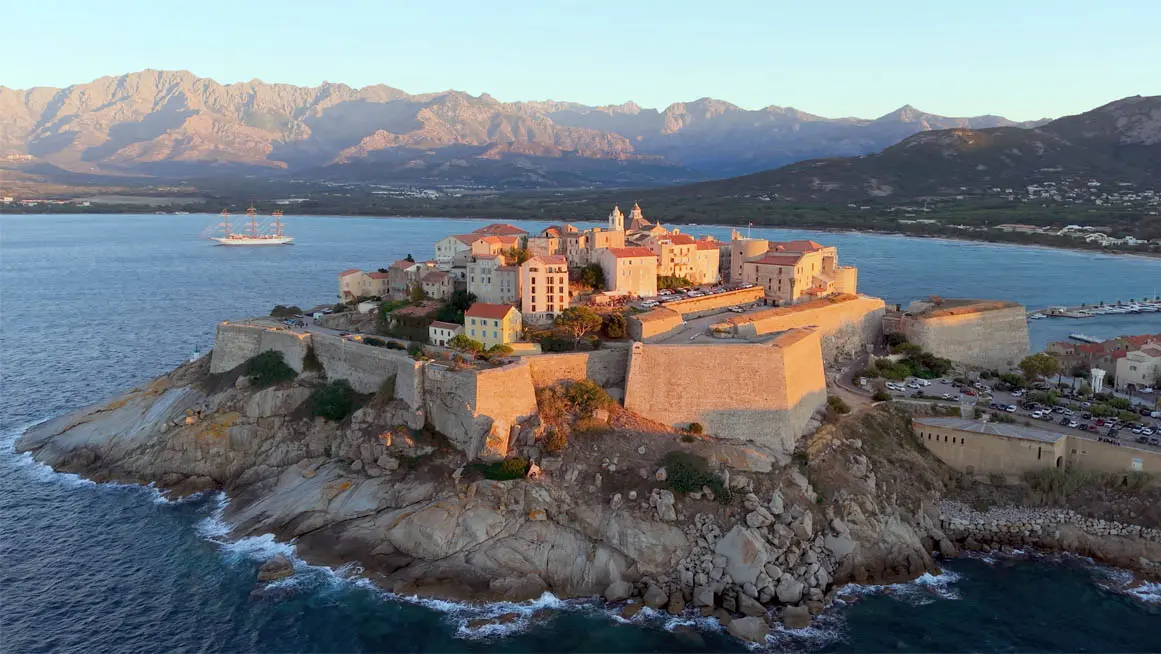 Où trouver des offres de dernière minute pour les vacances en Corse ?