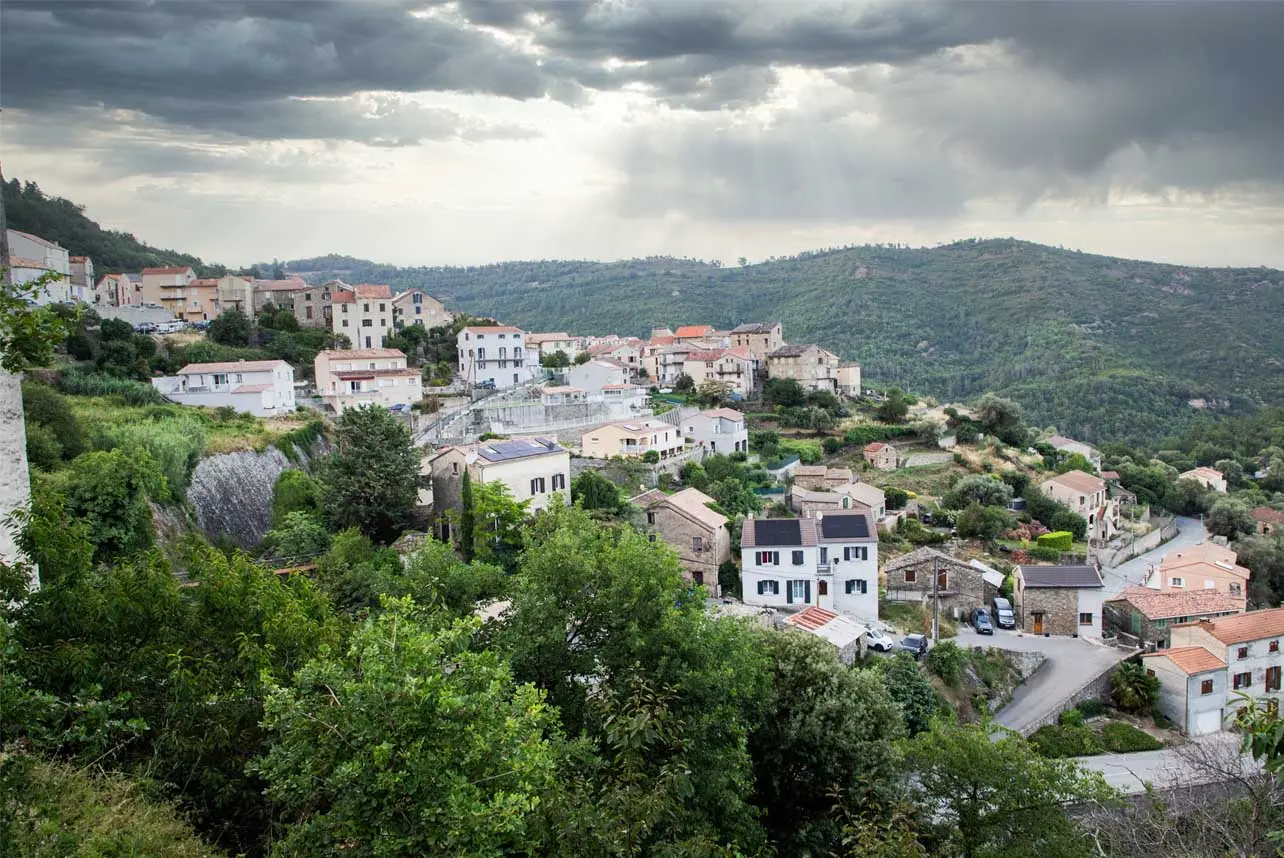 Où trouver des offres de dernière minute pour les vacances en Corse ?
