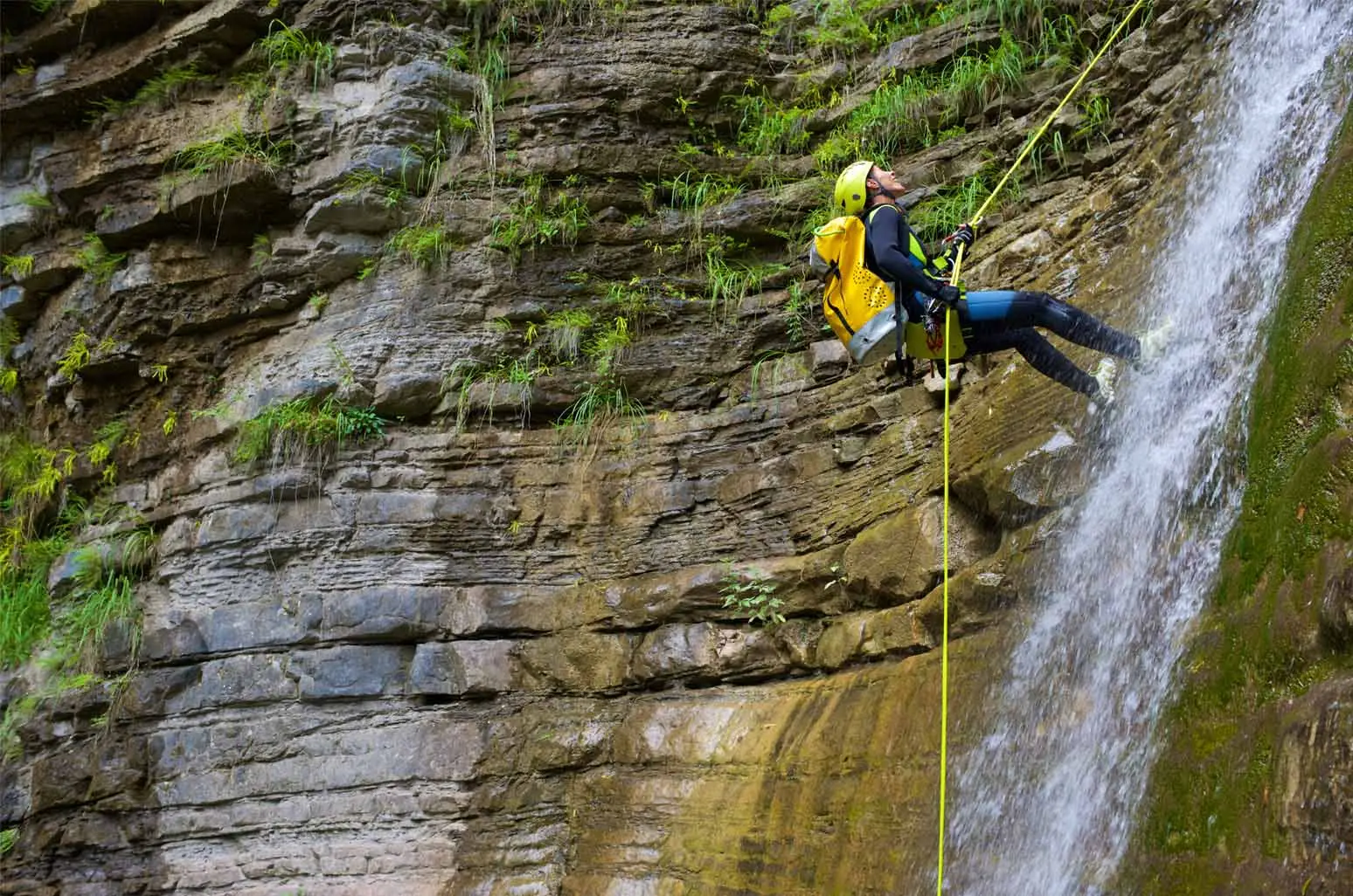 Techniques de canyoning et gestes essentiels en Corse