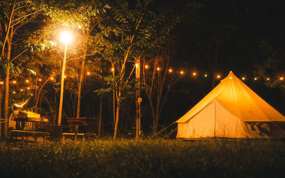 Wie findet man in letzter Minute einen günstigen Campingplatz auf Korsika?